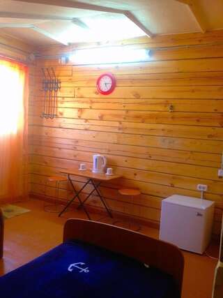 Гостевой дом Байкал-Майами Сахюрта Стандартный трехместный номер с отдельной ванной комнатой-4