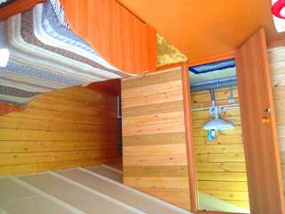 Гостевой дом Байкал-Майами Сахюрта Стандартный трехместный номер с отдельной ванной комнатой-10