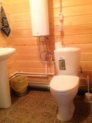 Гостевой дом Байкал-Майами Сахюрта Стандартный трехместный номер с отдельной ванной комнатой-5