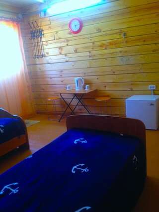 Гостевой дом Байкал-Майами Сахюрта Стандартный трехместный номер с отдельной ванной комнатой-3